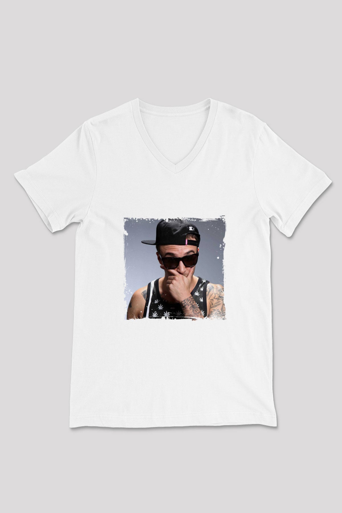 Chris Webby Baskılı Beyaz V Yaka Unisex Tişört