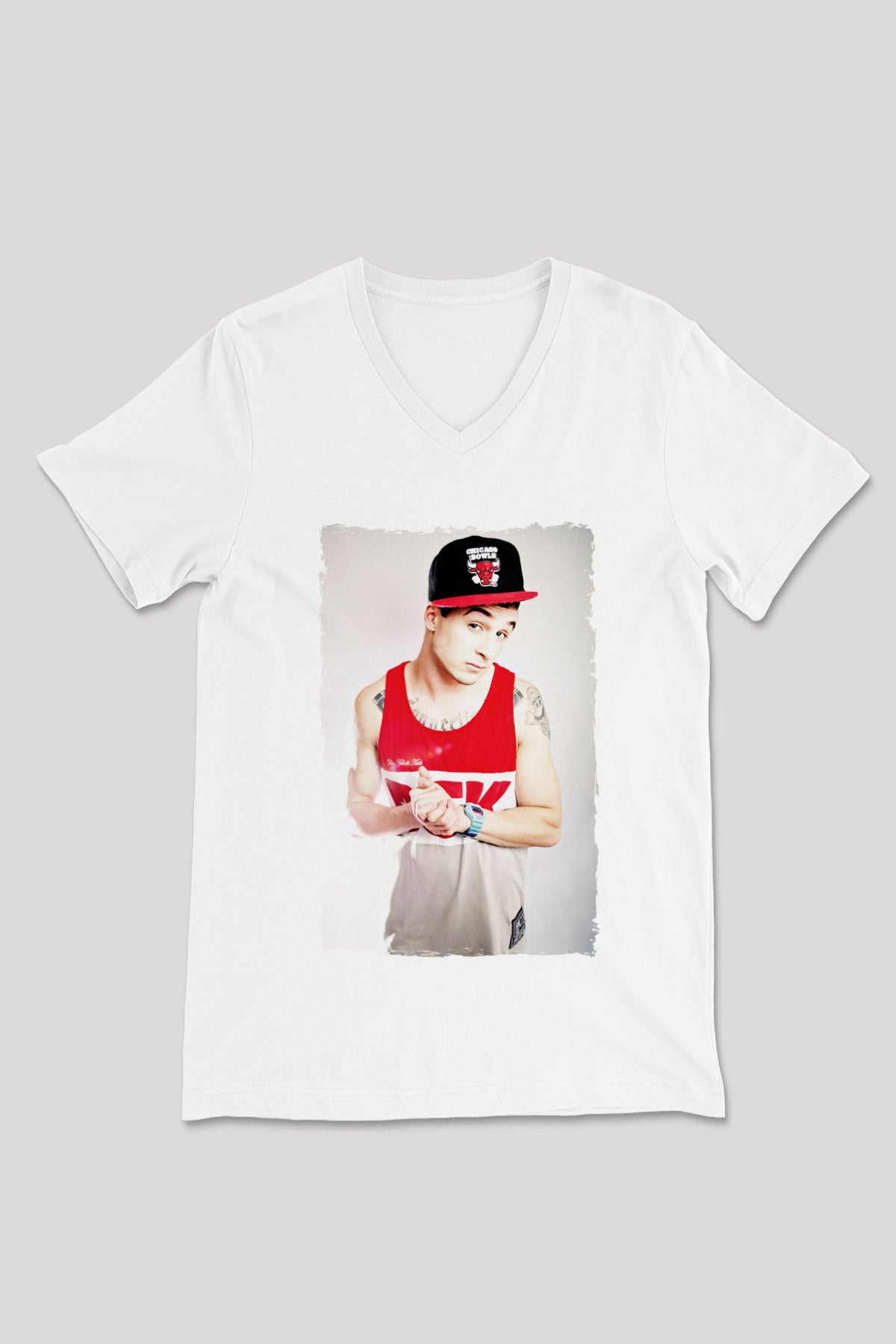 Chris Webby Beyaz Unisex V Yaka Tişört