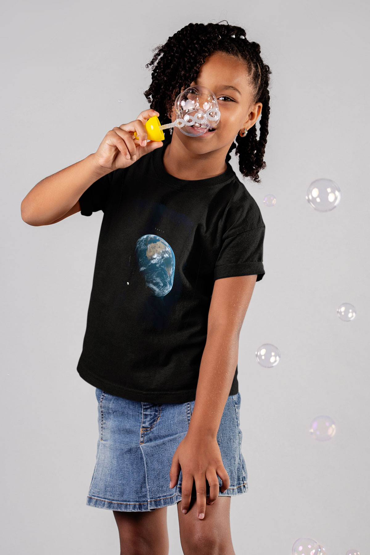 Dünya Renkli Fotoğraf Baskılı Unisex Siyah Çocuk Tişörtü - Tshirt