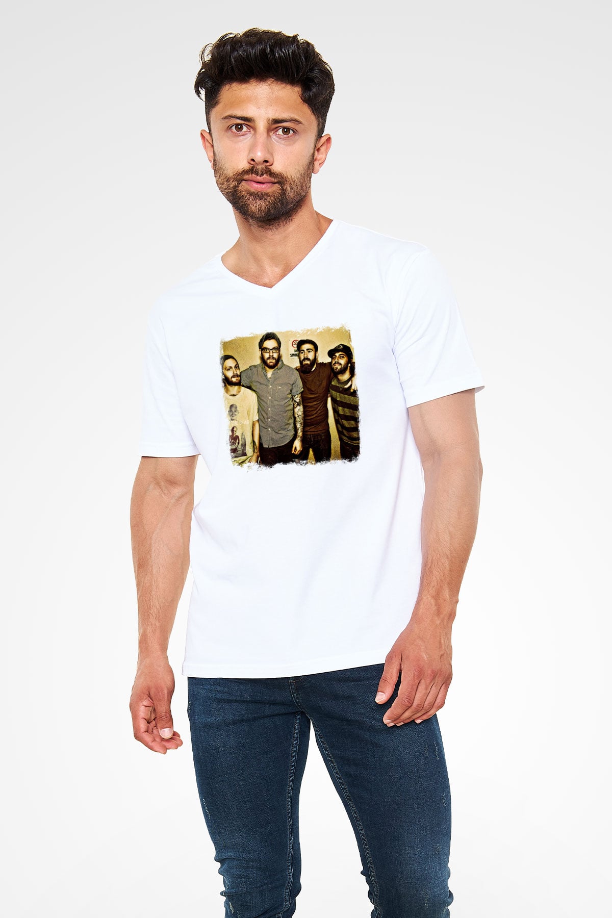 Four Year Strong Baskılı Unisex Beyaz V Yaka Tişört