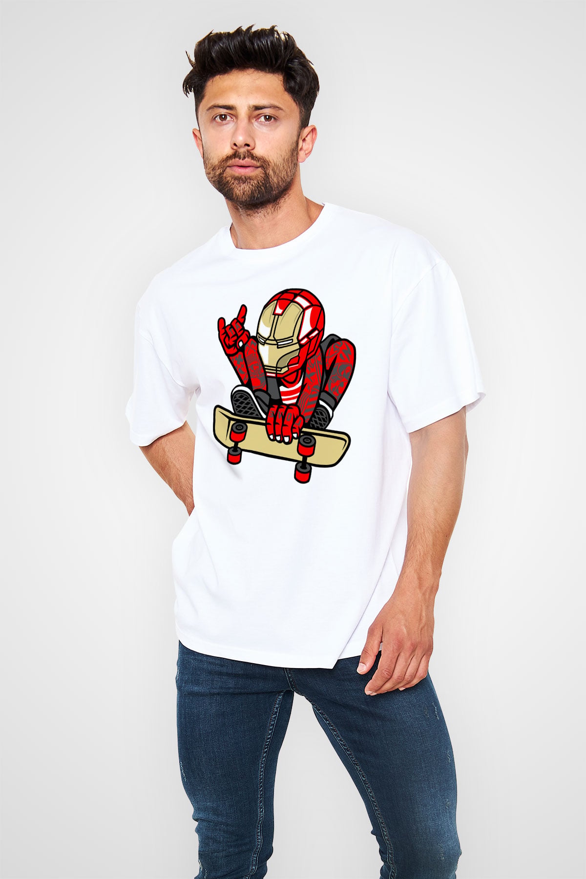 Iron Man Skateboard Baskılı Unisex Beyaz Oversize Tişört