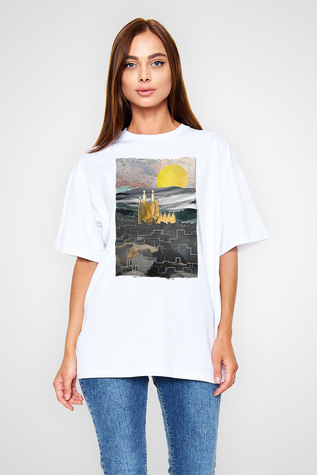 La Sagrada Familia Beyaz Oversize Tişört Oversize T-shirt - TişörtFabrikası