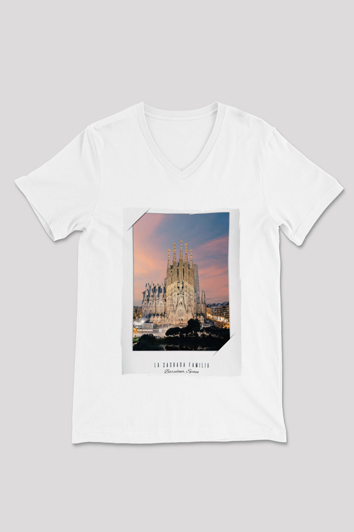 La Sagrada Familia Beyaz Unisex V Yaka Tişört