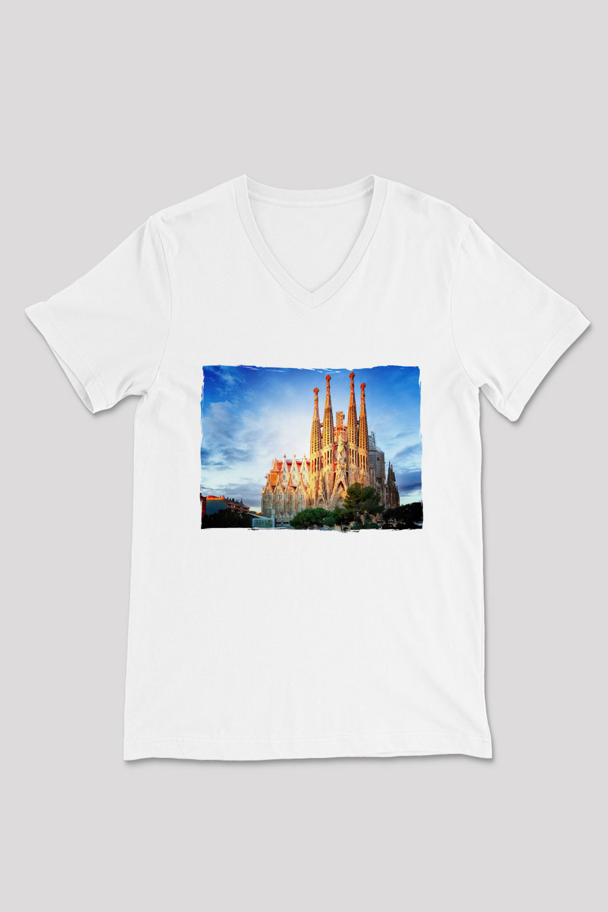 La Sagrada Familia Beyaz Unisex V Yaka Tişört