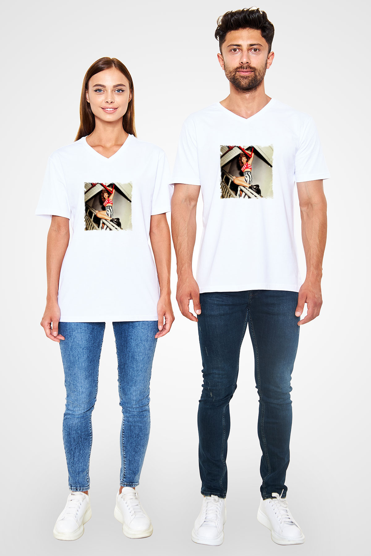 Rihanna Baskılı Beyaz V Yaka Unisex Tişört