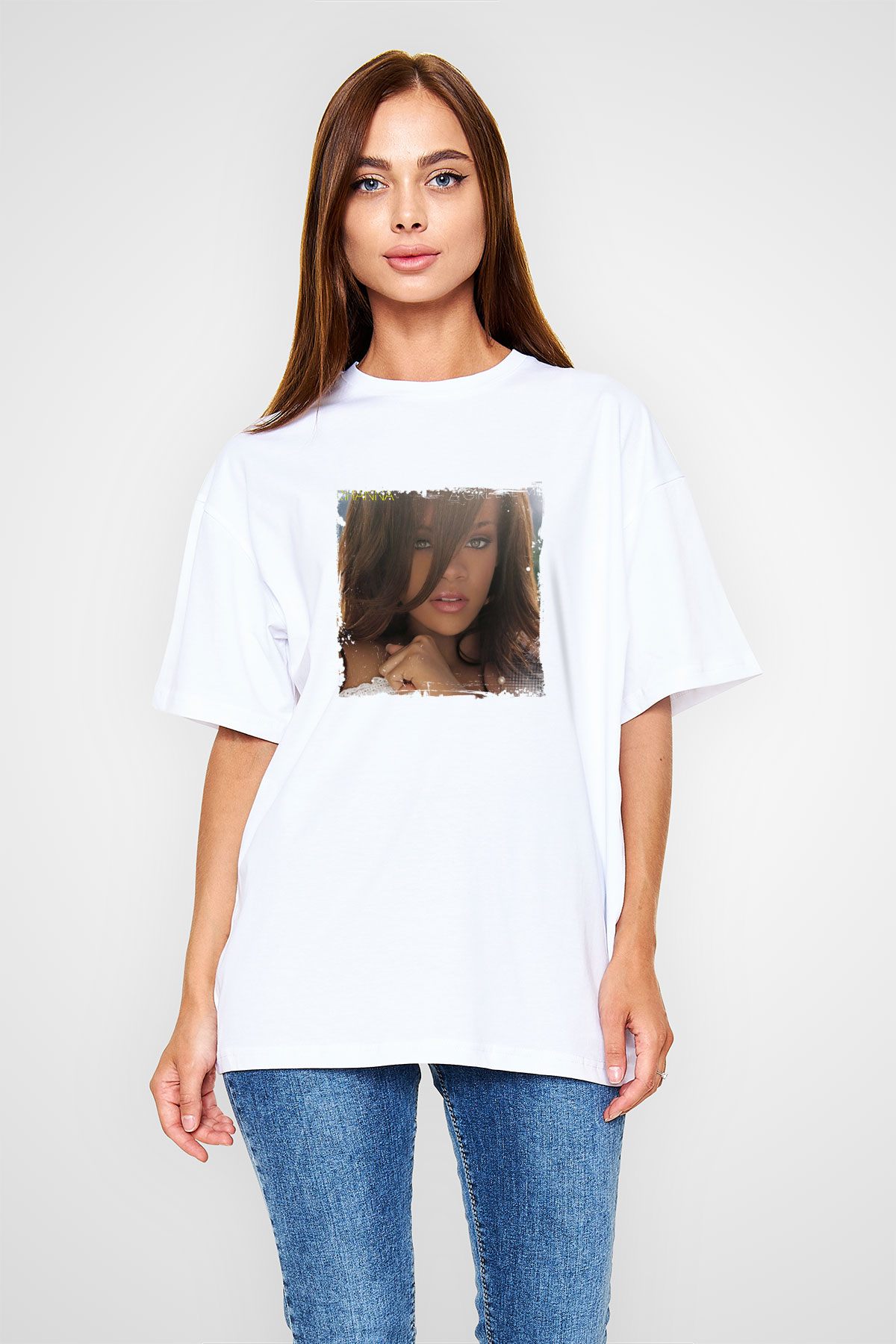 Rihanna Baskılı Oversize Beyaz Tişört
