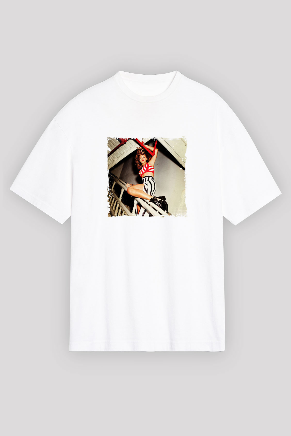 Rihanna Baskılı Oversize Beyaz Tişört