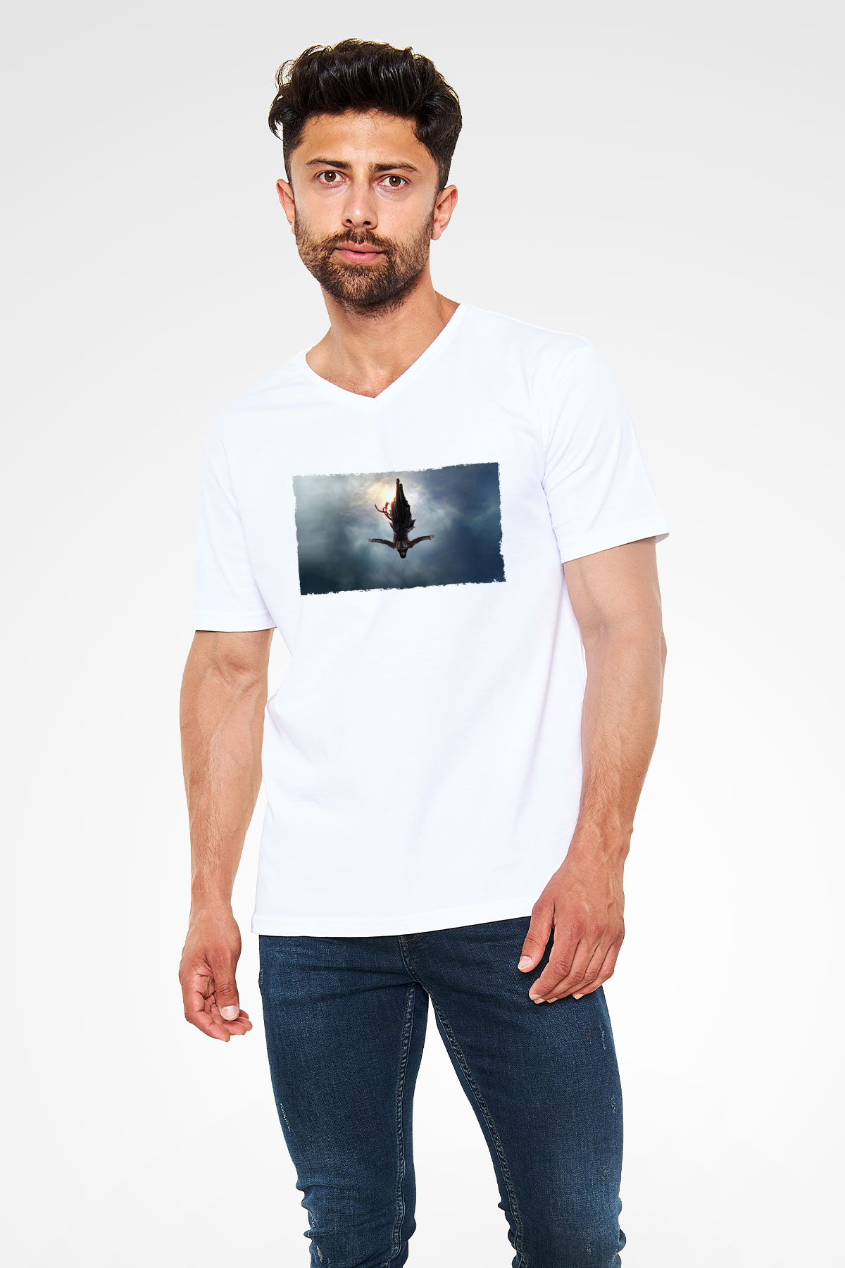 Unisex Assassins Creed Baskılı Beyaz V Yaka Tişört