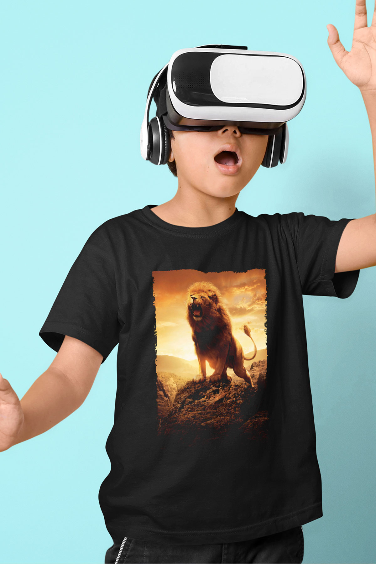 Unisex Narnia Günlükleri Aslan, Cadı ve Dolap (The Chronicles of Narnia The Lion, the Witch and the Wardrobe) Baskılı Siyah Çocuk Tshirt