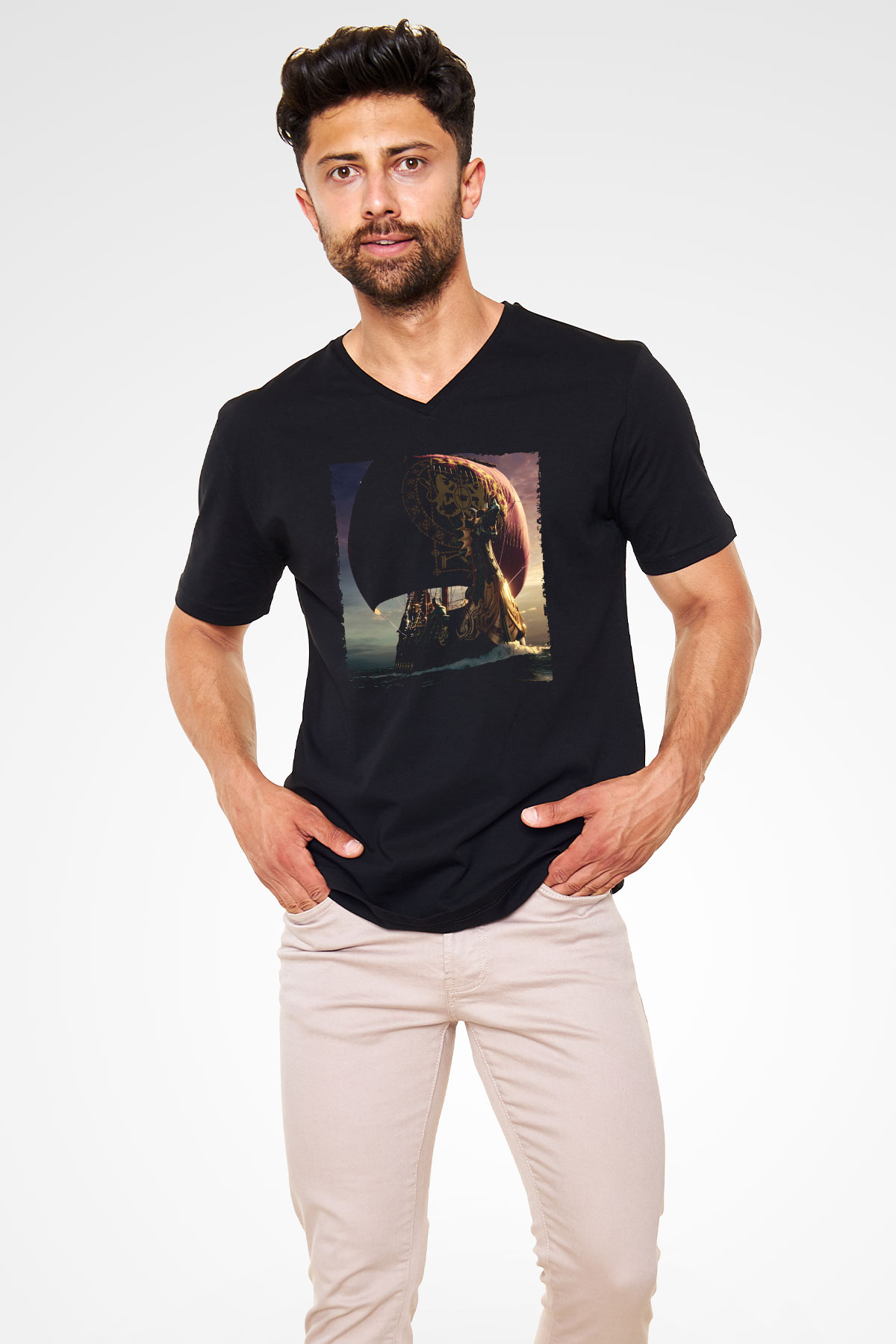 Unisex Narnia Günlükleri Şafak Yıldızının Yolculuğu (The Chronicles of Narnia The Voyage of the Dawn Treader) Baskılı Siyah V Yaka Tshirt