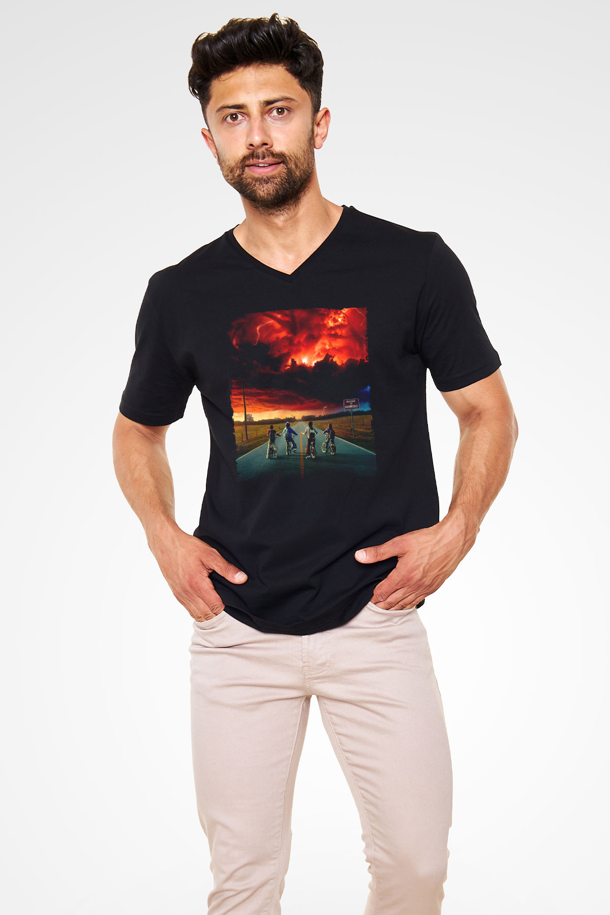 Unisex Stranger Things Baskılı Siyah V Yaka T-shirt