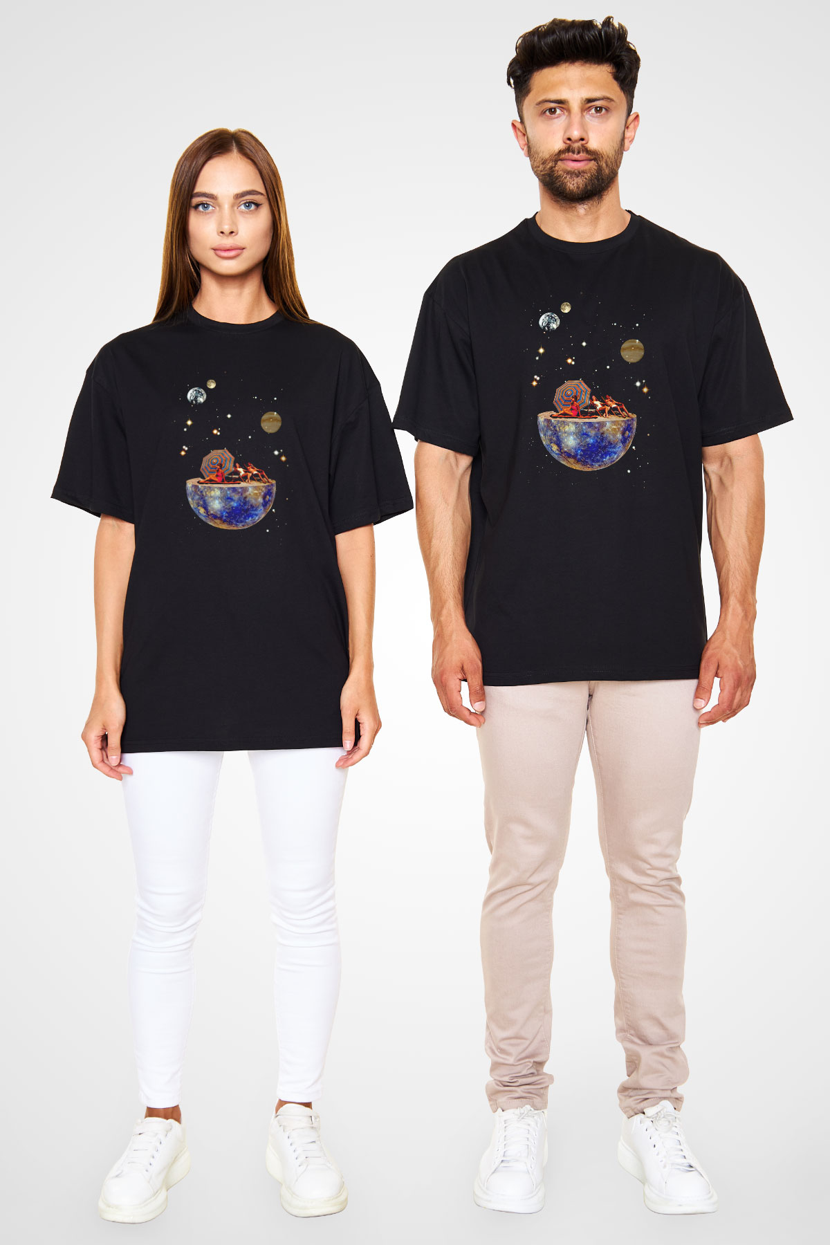 Uzayda Güneşlenmek Baskılı Oversize Siyah Tişört
