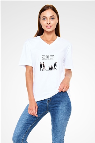 2NE1 Baskılı Beyaz V Yaka Unisex Tişört