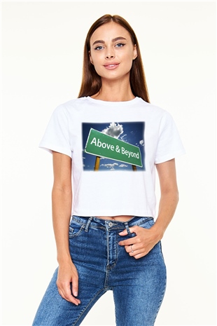 Above and Beyond Beyaz Croptop Tişört