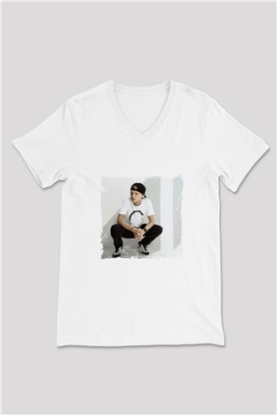Avicii Baskılı Beyaz V Yaka Unisex Tişört