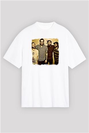 Four Year Strong Baskılı Unisex Beyaz Oversize Tişört
