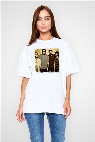Four Year Strong Baskılı Unisex Beyaz Oversize Tişört