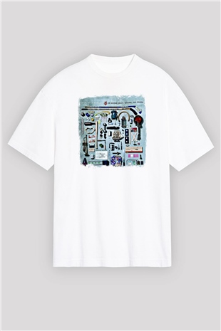 Four Year Strong Baskılı Unisex Beyaz Oversize Tişört