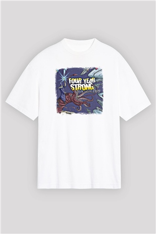 Four Year Strong Baskılı Unisex Beyaz Oversize Tişört