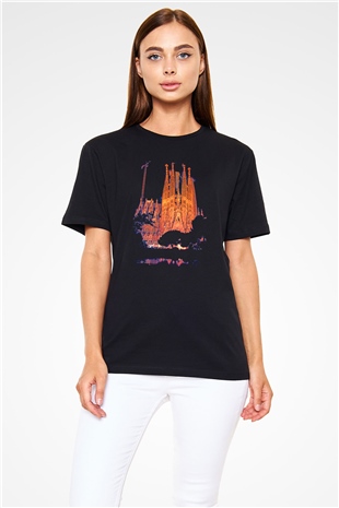 La Sagrada Familia Siyah Unisex Tişört T-Shirt - TişörtFabrikası