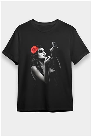 Makyaj Yapan Kız Baskılı Unisex Siyah Tişört