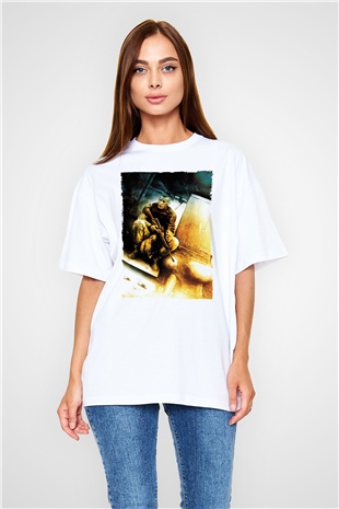 Unisex Kara Şahin Düştü - Black Hawk Down Baskılı Beyaz Oversize Tişört