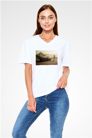Unisex Mad Max Fury Road Baskılı Beyaz V Yaka Tişört