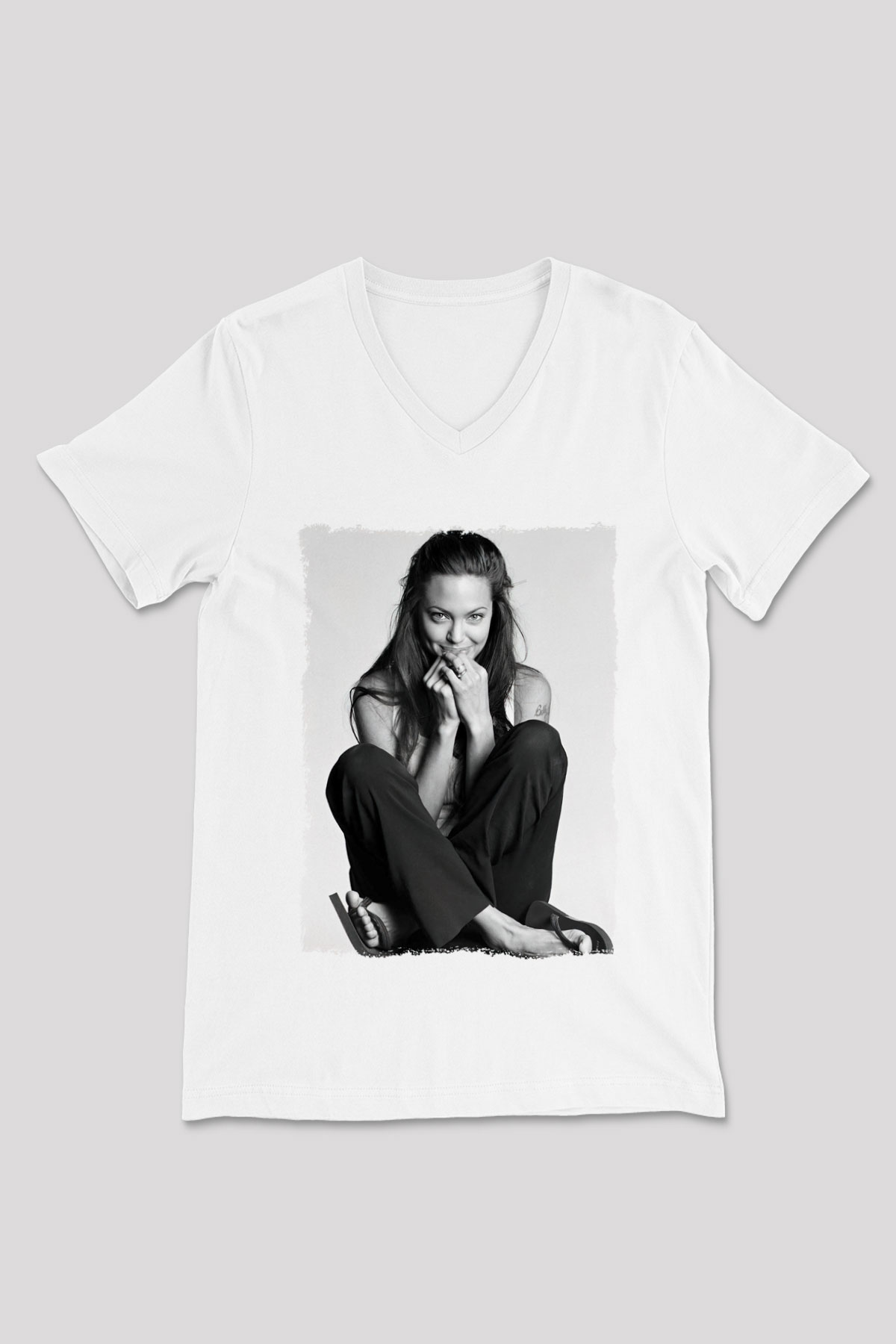 Angelina Jolie Beyaz Unisex V Yaka Tişört