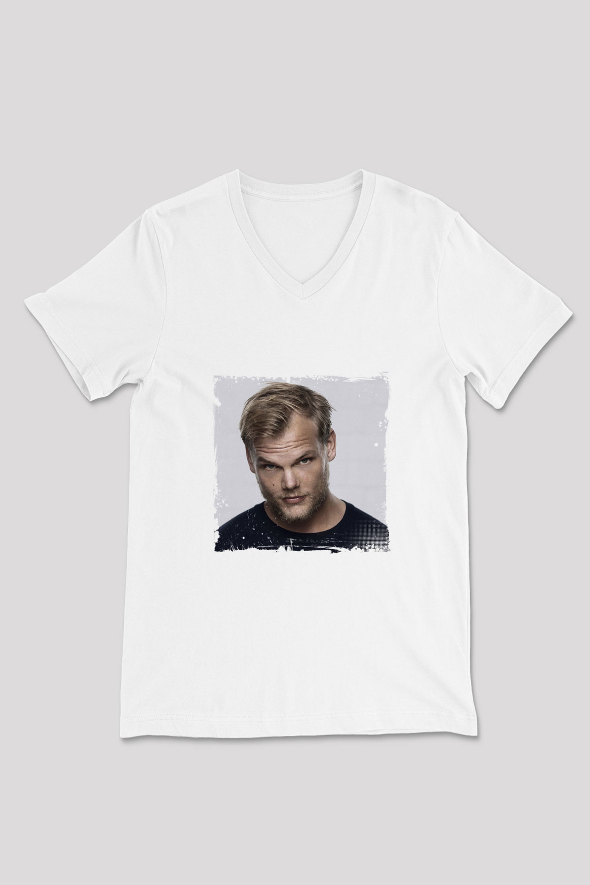 Avicii Baskılı Beyaz V Yaka Unisex Tişört