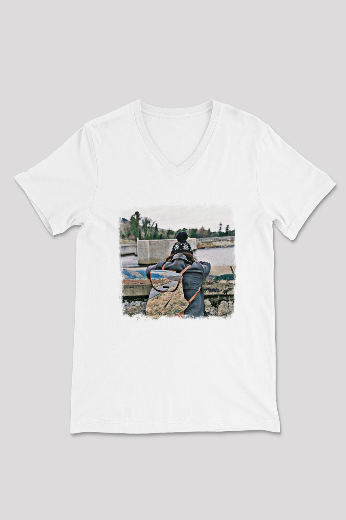 Basement Baskılı Unisex Beyaz V Yaka Tişört