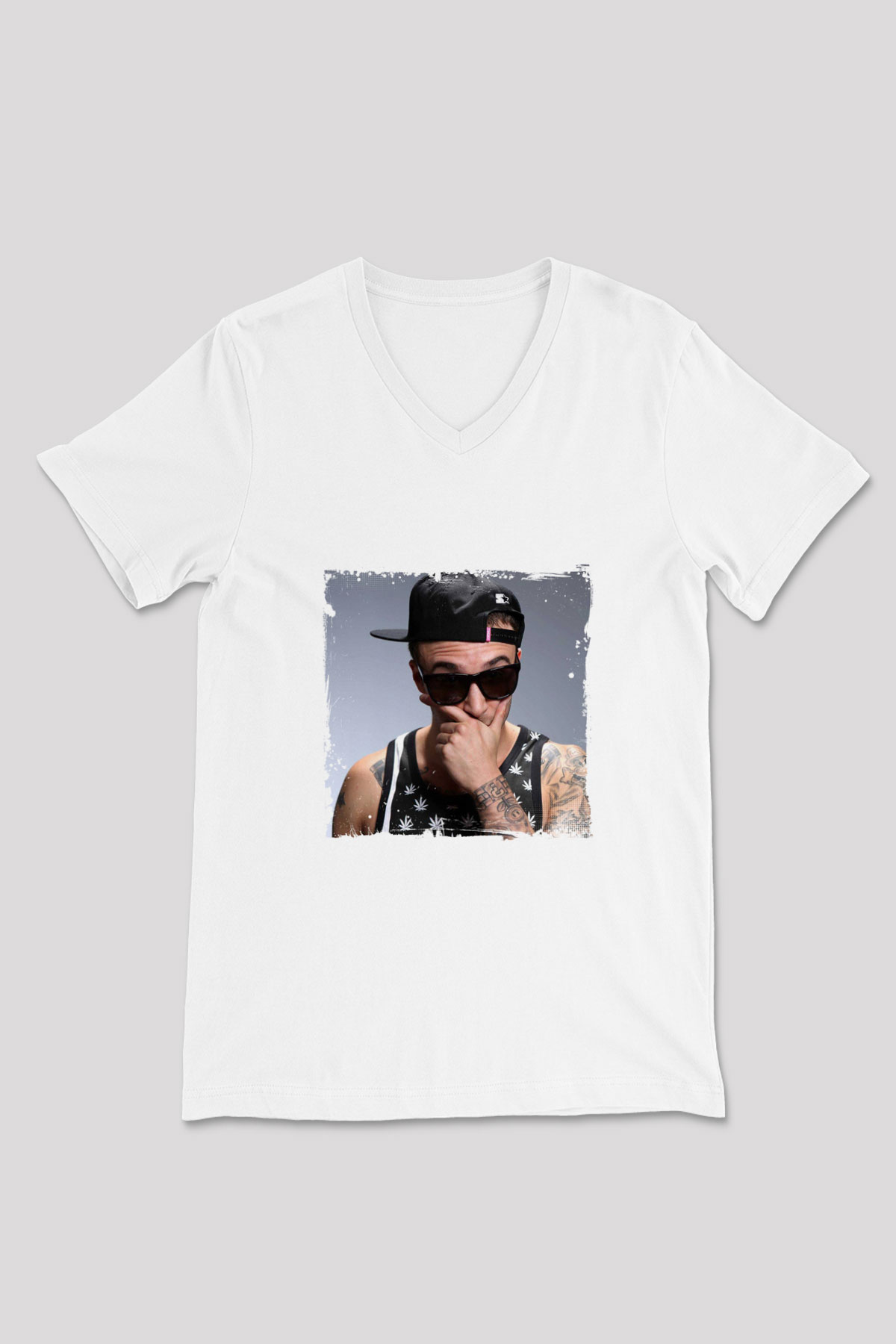 Chris Webby Baskılı Beyaz V Yaka Unisex Tişört