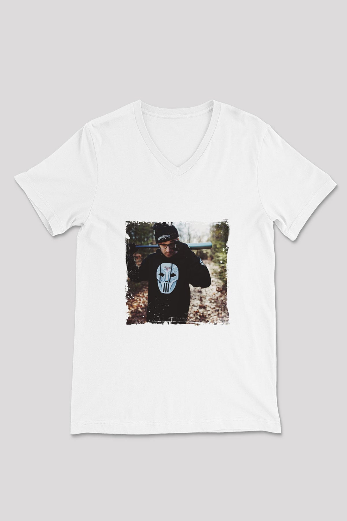 Chris Webby Baskılı Beyaz V Yaka Unisex Tişört