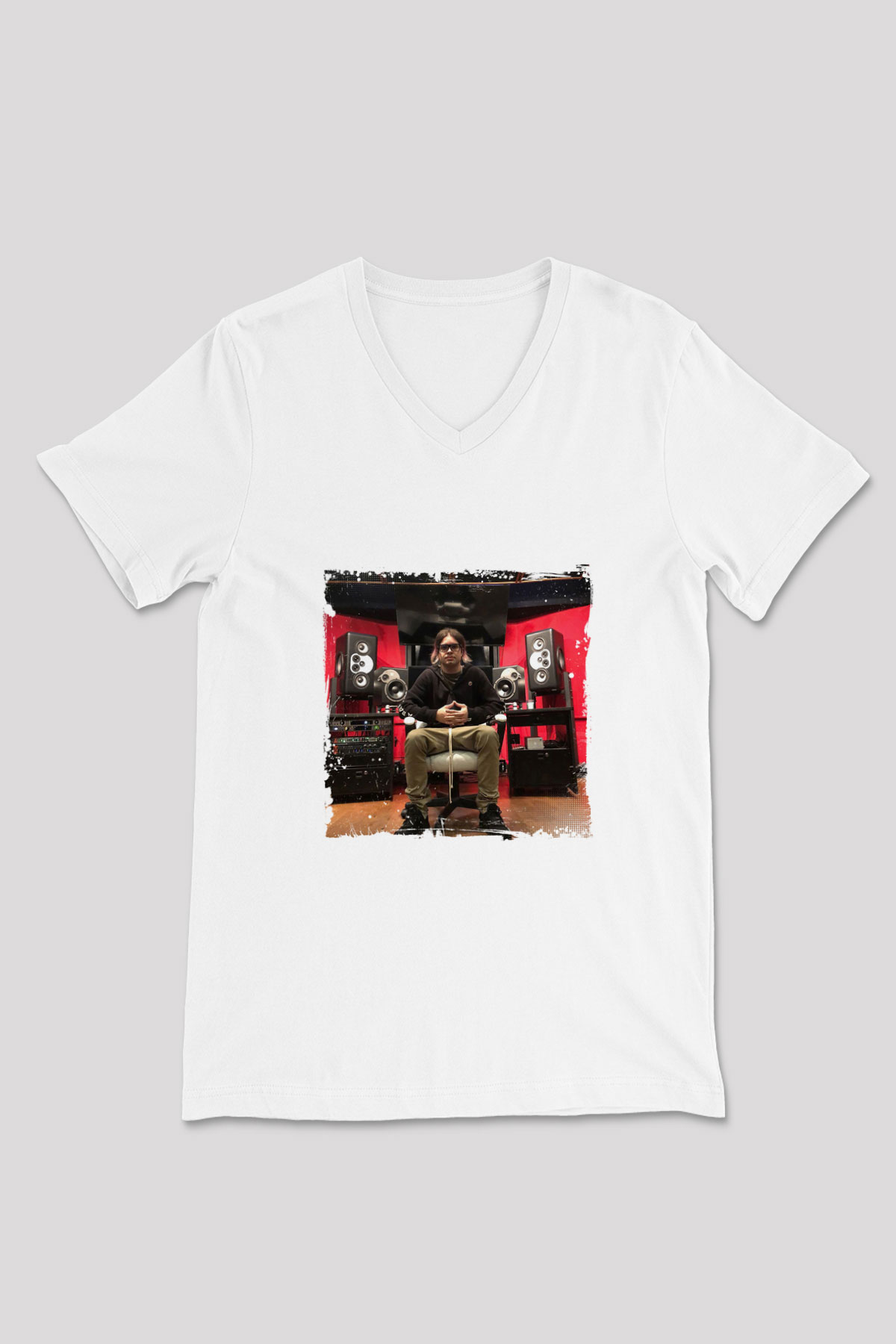 Datsik Baskılı Beyaz V Yaka Unisex Tişört
