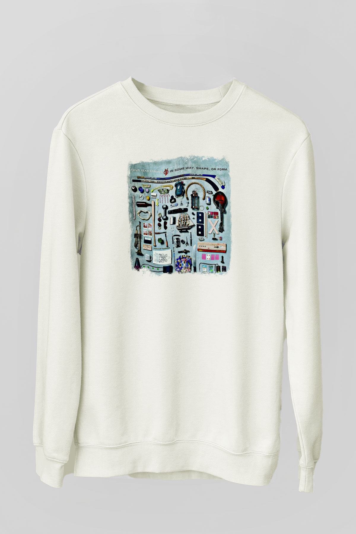 Four Year Strong Baskılı Unisex Beyaz Sweatshirt