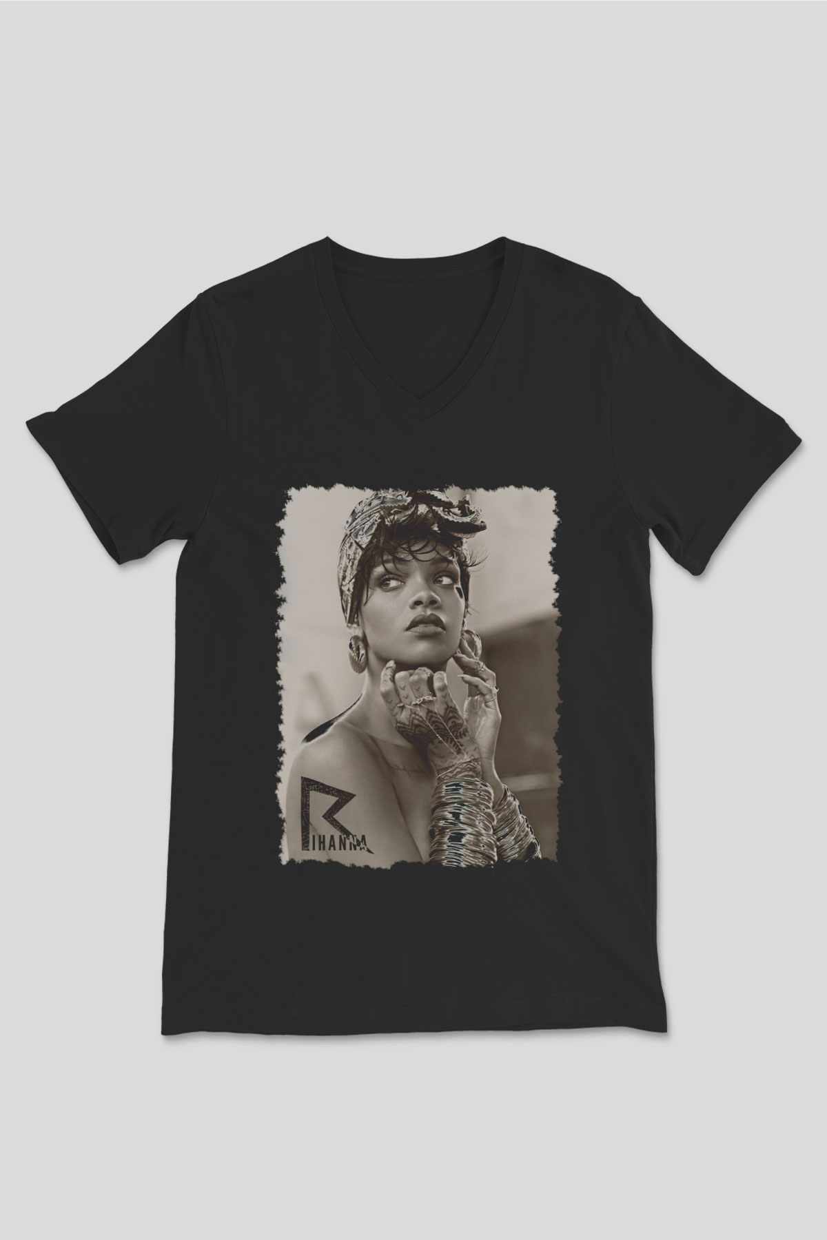 Rihanna Siyah Unisex V Yaka Tişört T-Shirt