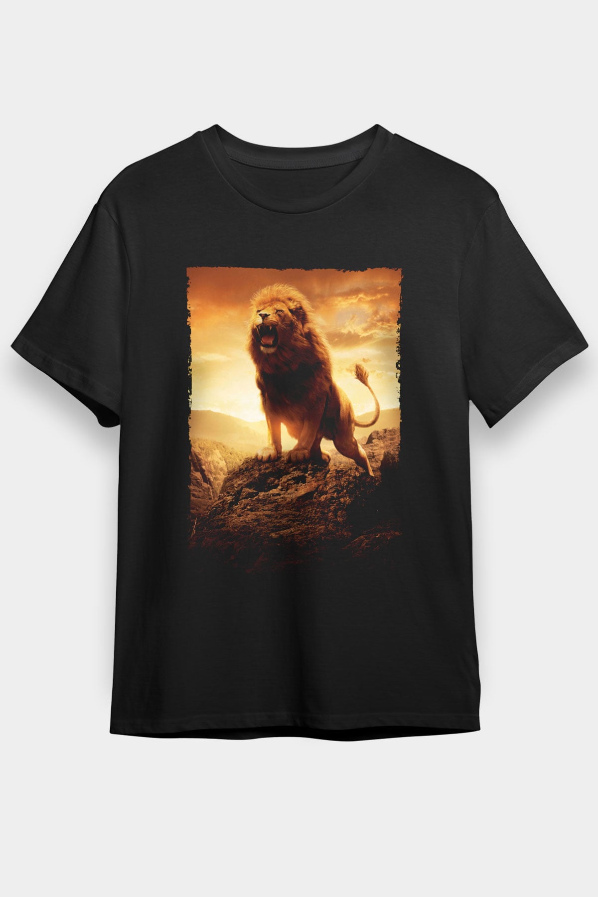 Unisex Narnia Günlükleri Aslan, Cadı ve Dolap (The Chronicles of Narnia The Lion, the Witch and the Wardrobe) Baskılı Siyah Tshirt