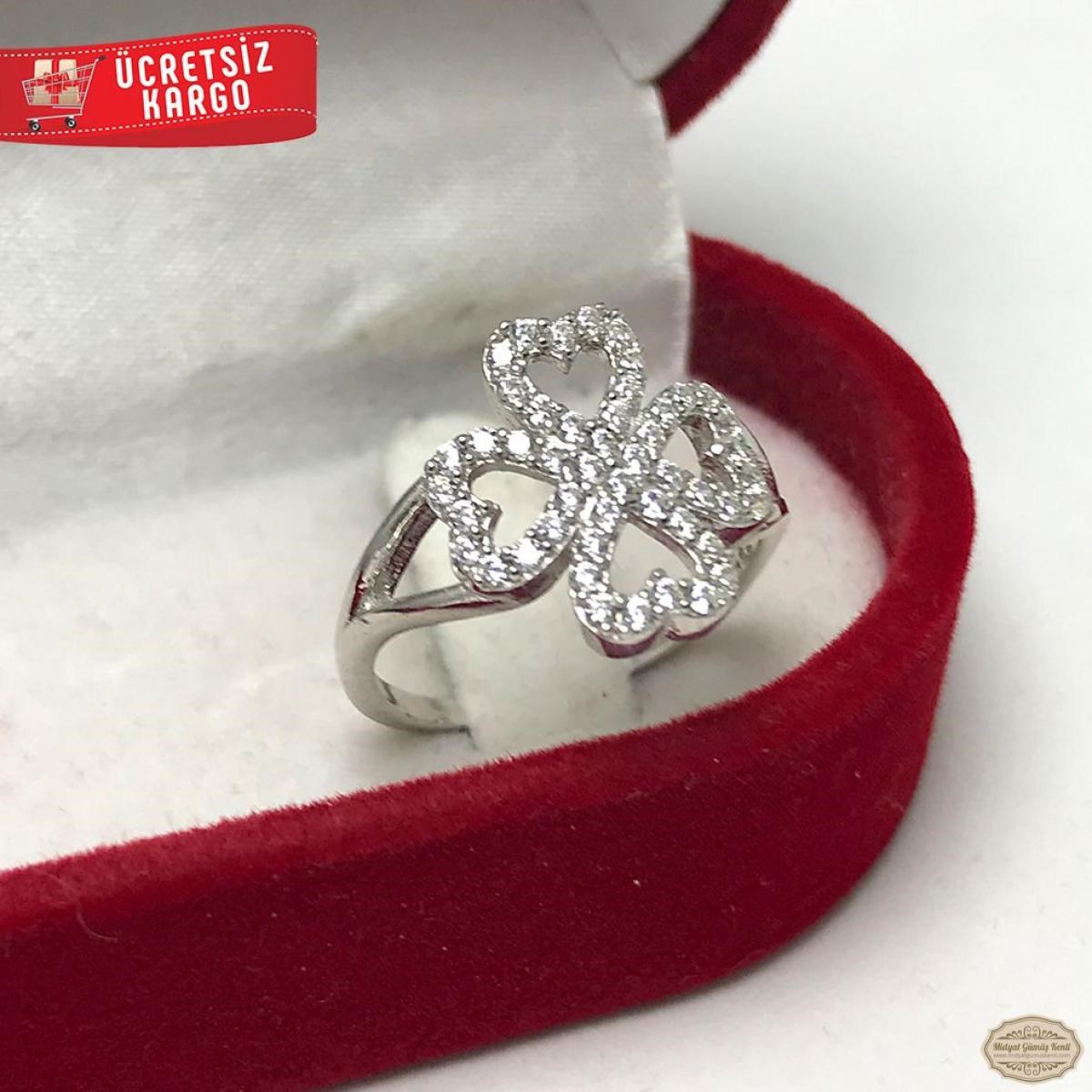 Beyaz Zirkon Taşlı Kalp Model 925 Ayar Gümüş Yüzük