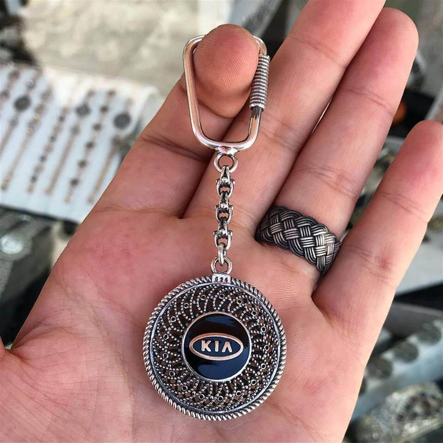 Kia işlemeli 925 Ayar Telkari Gümüş Anahtarlık