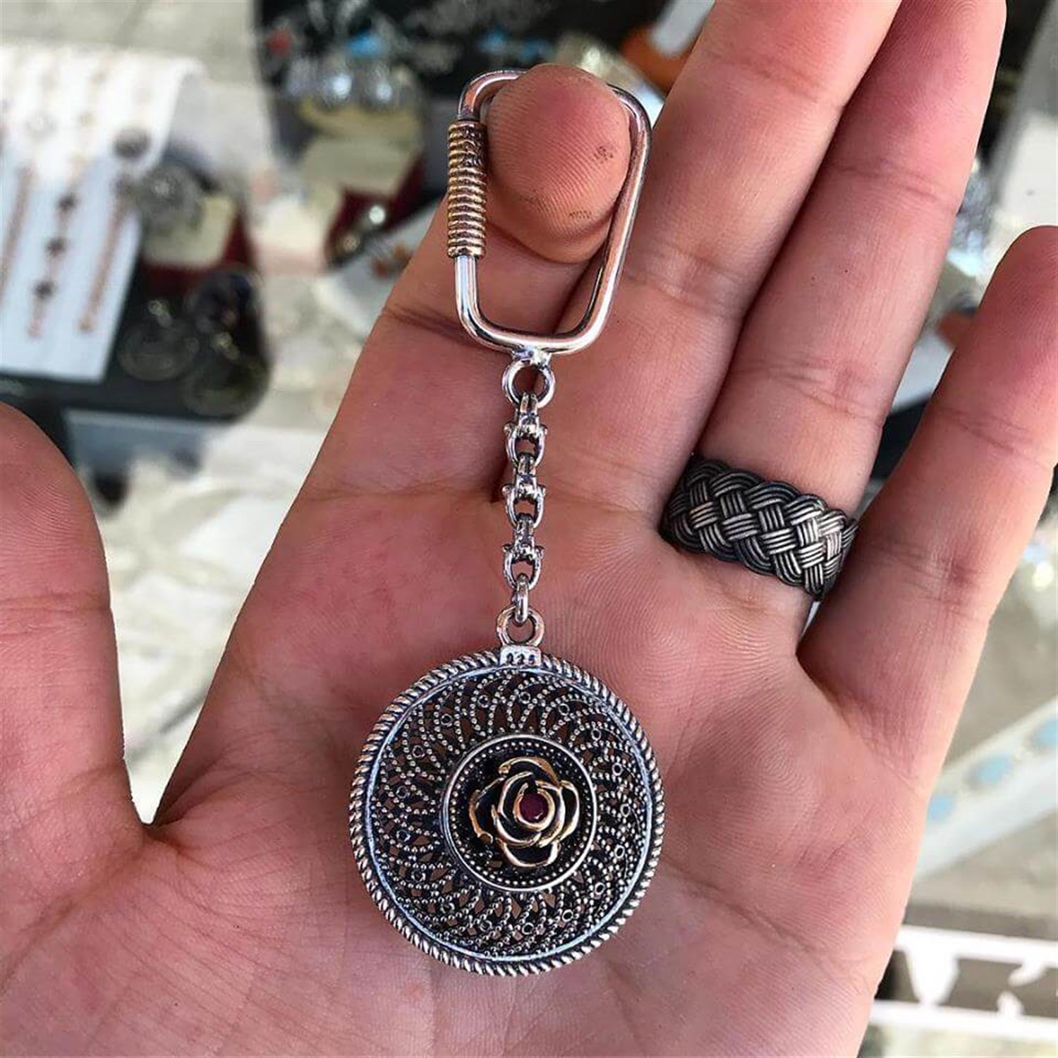 Gül işlemeli 925 Ayar Telkari Gümüş Anahtarlık