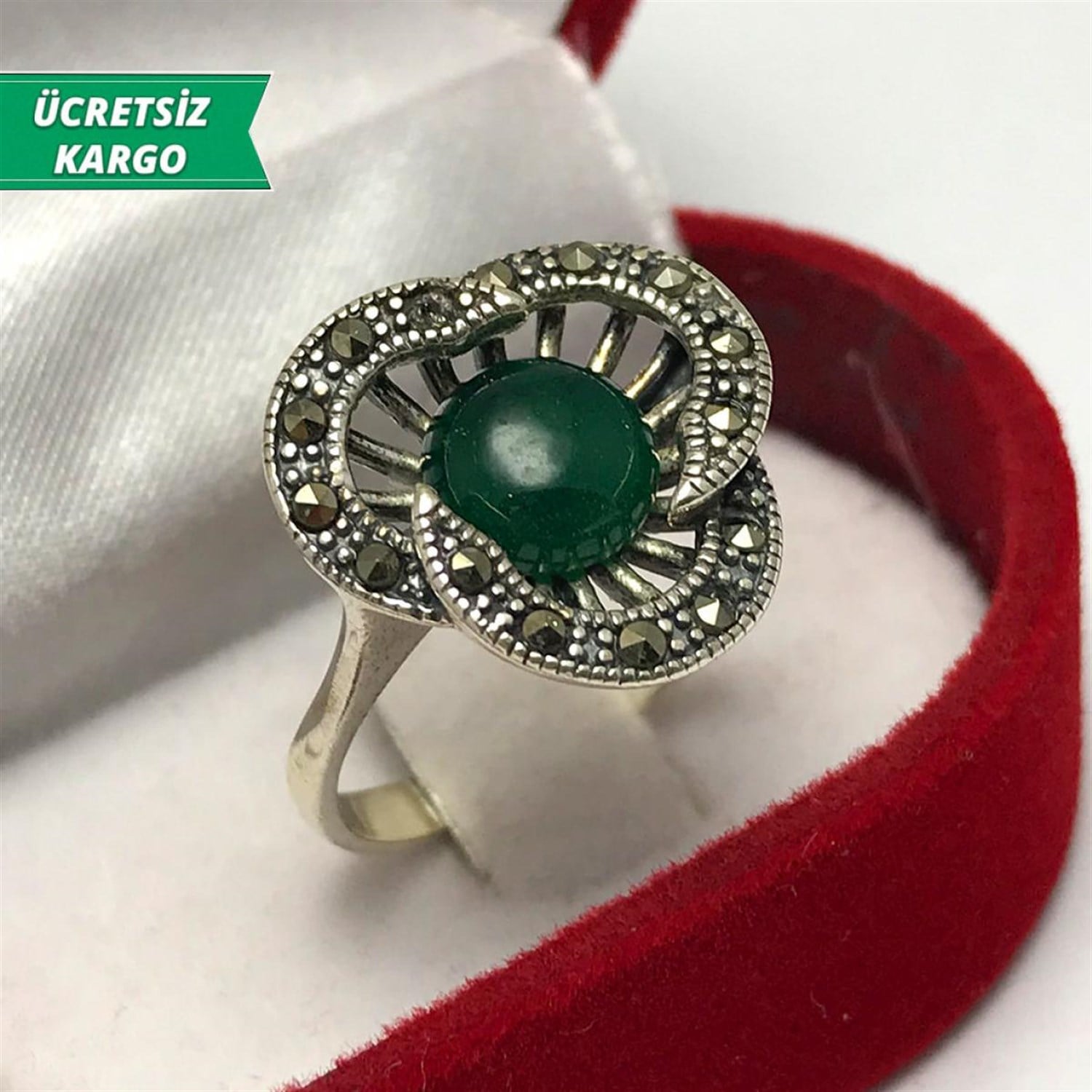 Zümrüt Taşlı Yonca Model Markazit Bayan Gümüş Yüzük