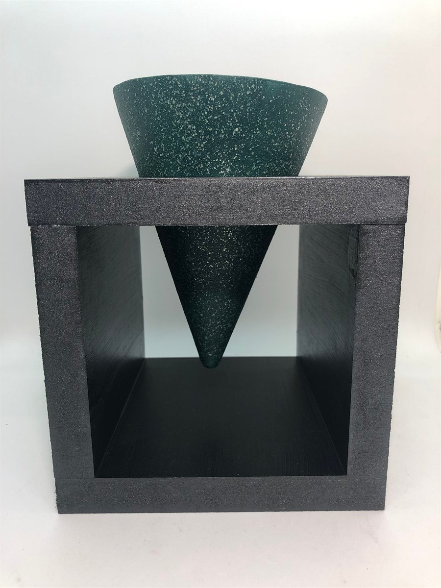 Siyah Ahşap Standlı Saksı