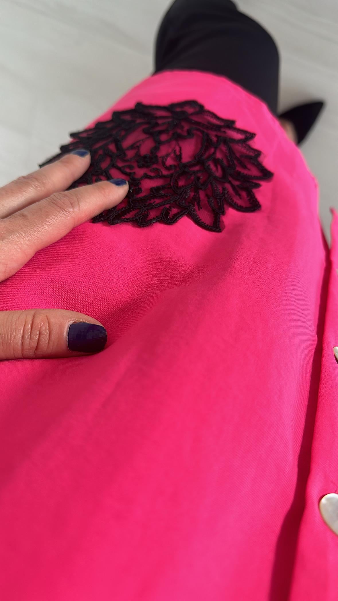 Monika pembe  Gömlek