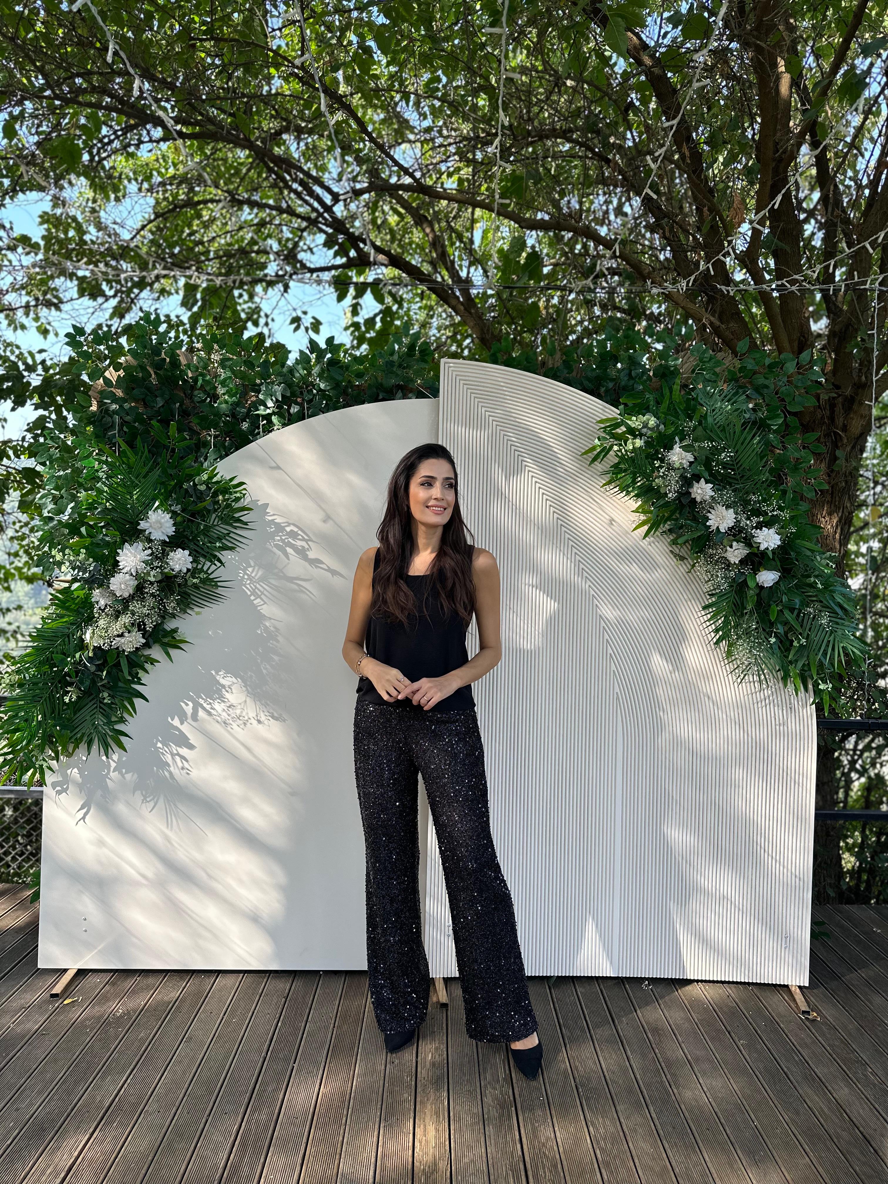 Siyah Pul Detaylı Pantolon