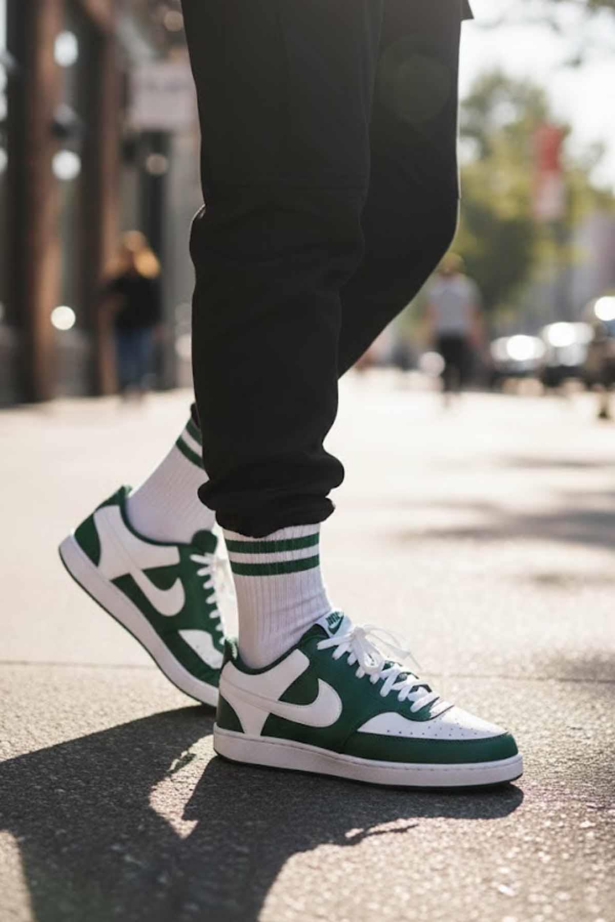 NIKEGünlük SporNike Court Vision Low Erkek Günlük Spor Ayakkabı HM9862-300-BEYAZ