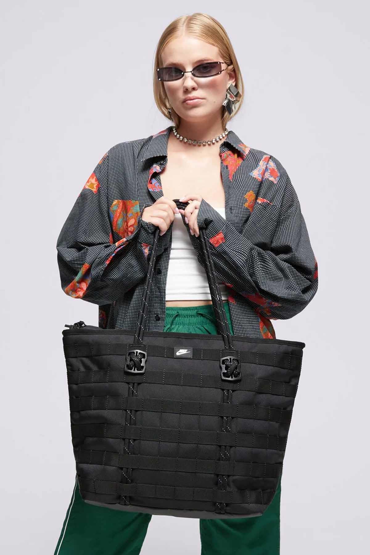 NIKEOmuz ÇantaNike Çanta Omuz Çantası En: 48 cm, Boy: 33 cm, Derinlik: 20 cm Unisex Omuz Çanta FJ0439-010-Çok Renkli