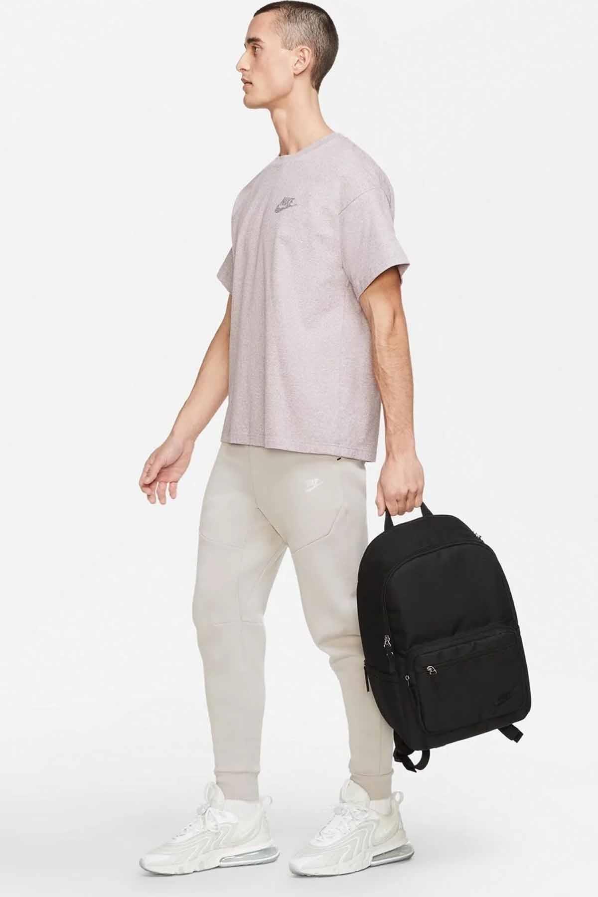 NIKESırt ÇantasıNike Çok Gözlü Sırt Ve Okul Çantası 46 x 30 x 15 cm (Y x G x D) Unisex Sırt Çantası DB3300-010-Siyah