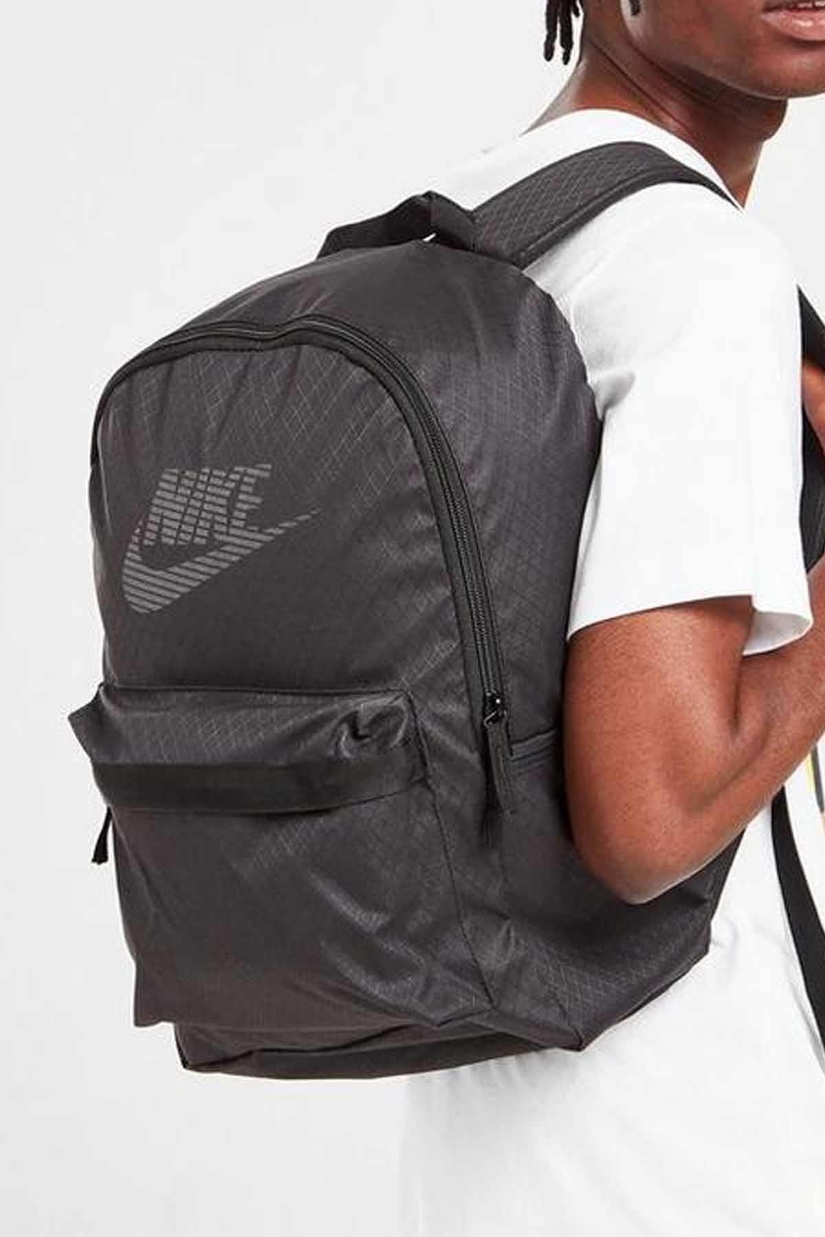 NIKESırt ÇantasıNike Okul Ve Sırt Çantası 48,5 cm Y x 30,5 cm G x 15 cm D Unisex Sırt Çantası DQ5750-010-Siyah
