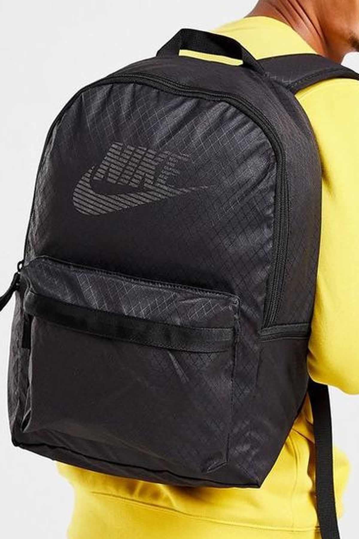 NIKESırt ÇantasıNike Sırt Ve Okul Çanatası Lİse 48,5 cm Y x 30,5 cm G x 15 cm D Unisex Sırt Çantası DQ5750-010-1-Siyah