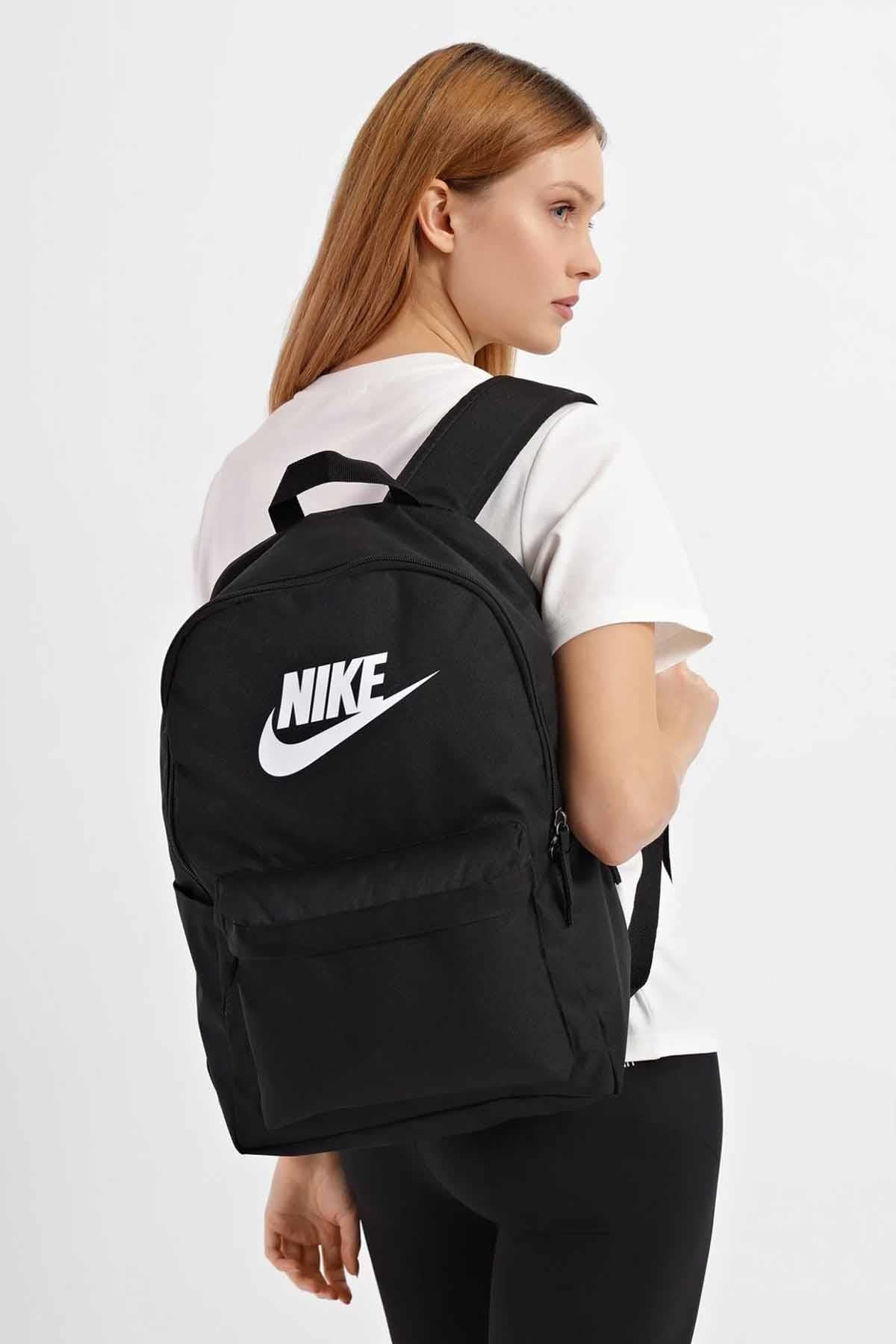 NIKESırt ÇantasıNike Sırt VeOkul Çanatası  43 x 30 x 15 Cm 25LT. Unisex Sırt Çantası DC4244-010-2-Siyah
