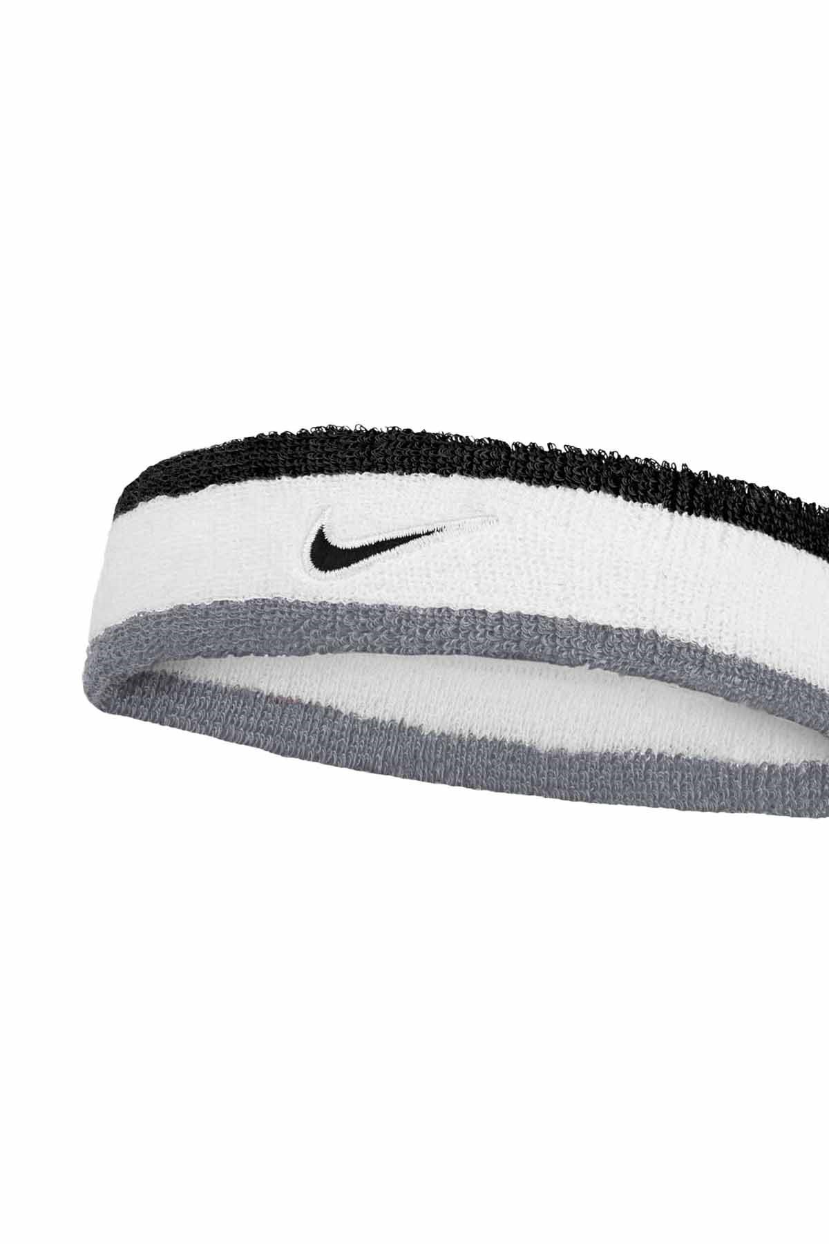 NIKESaç BandıNIKE SWOOSH CLASSIC HEADBAND WHITE/COOL GREY/BLACK OSFM Unisex Saç Bandı N.101.2407.122.OSBEYAZ